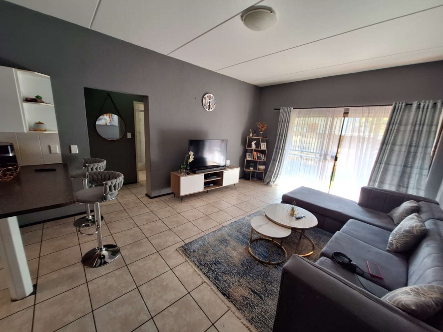 To Let 2 Bedroom Property for Rent in Weltevreden Park Gauteng