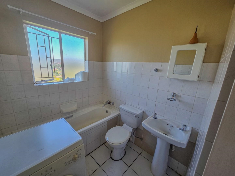 2 Bedroom Property for Sale in La Montagne Gauteng
