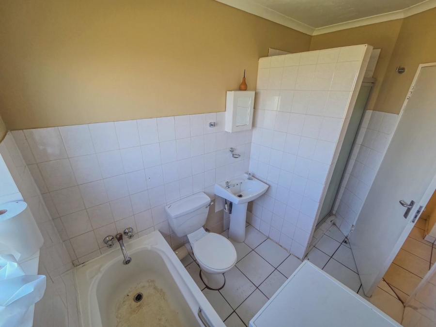 2 Bedroom Property for Sale in La Montagne Gauteng