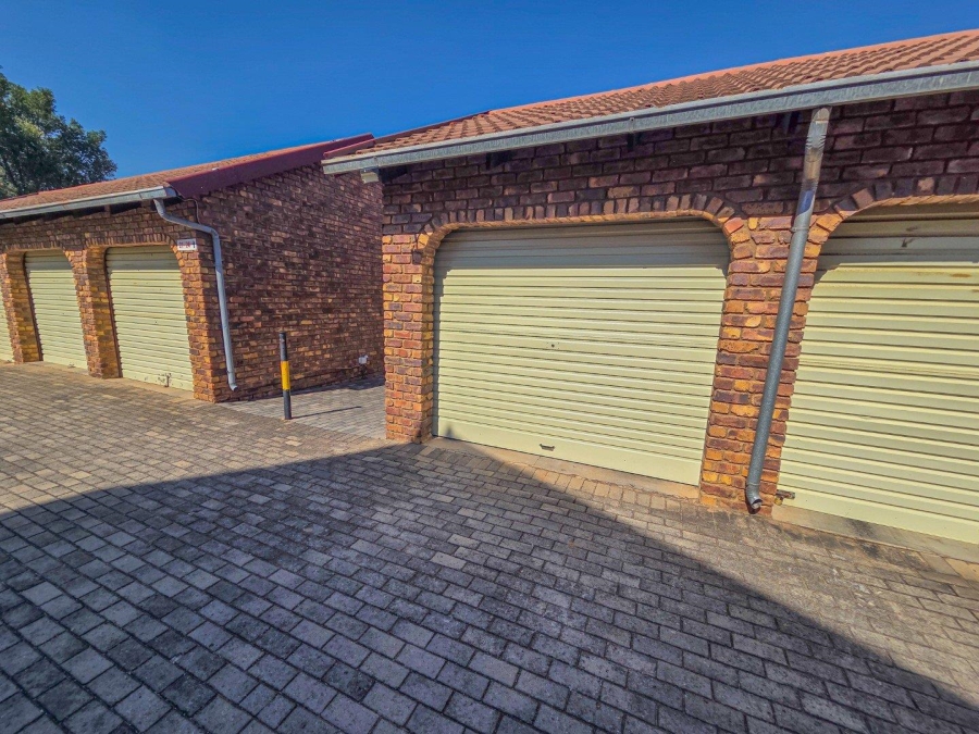 2 Bedroom Property for Sale in La Montagne Gauteng