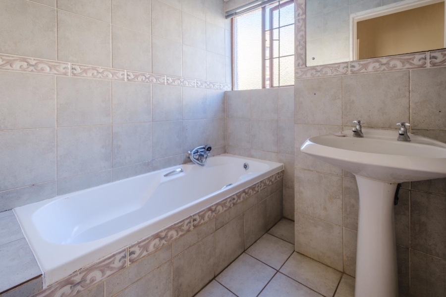 4 Bedroom Property for Sale in Moreleta Park Gauteng