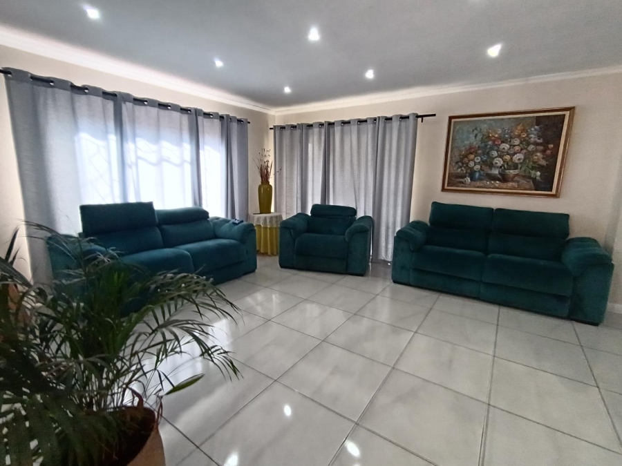 6 Bedroom Property for Sale in Brackendowns Gauteng