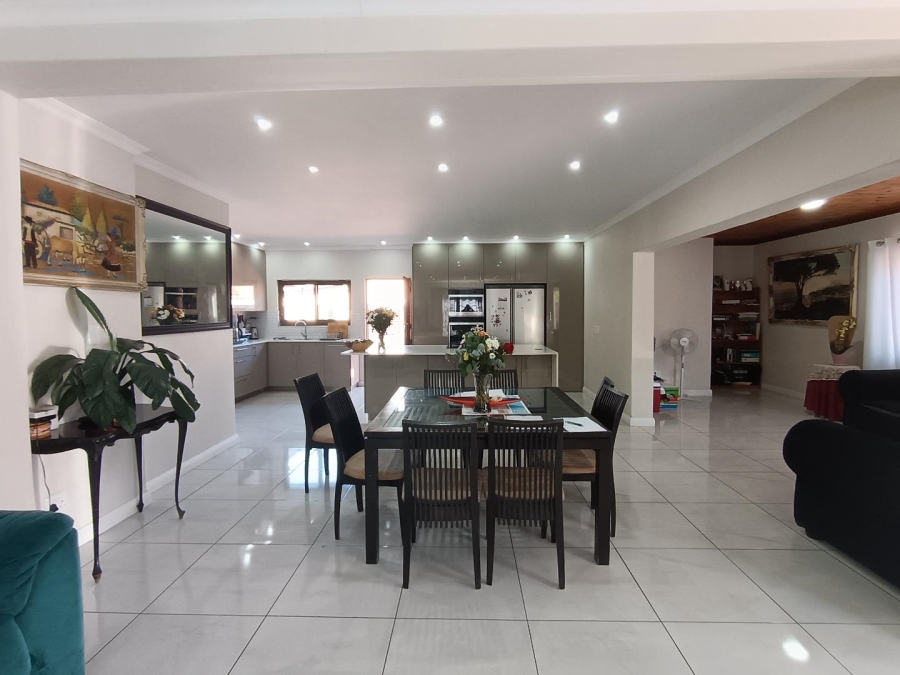 6 Bedroom Property for Sale in Brackendowns Gauteng