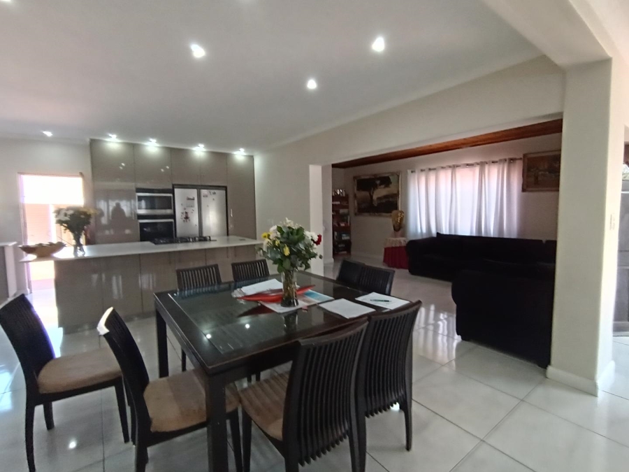 6 Bedroom Property for Sale in Brackendowns Gauteng
