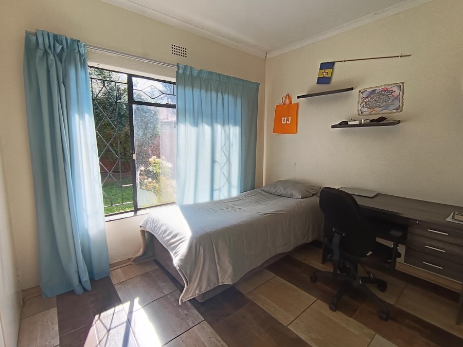 6 Bedroom Property for Sale in Brackendowns Gauteng