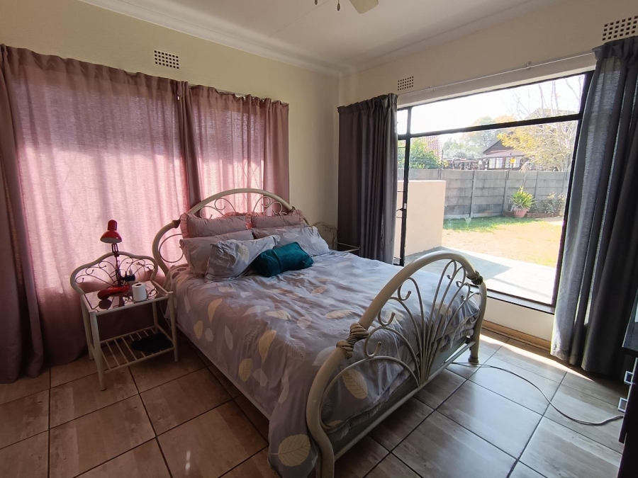 6 Bedroom Property for Sale in Brackendowns Gauteng