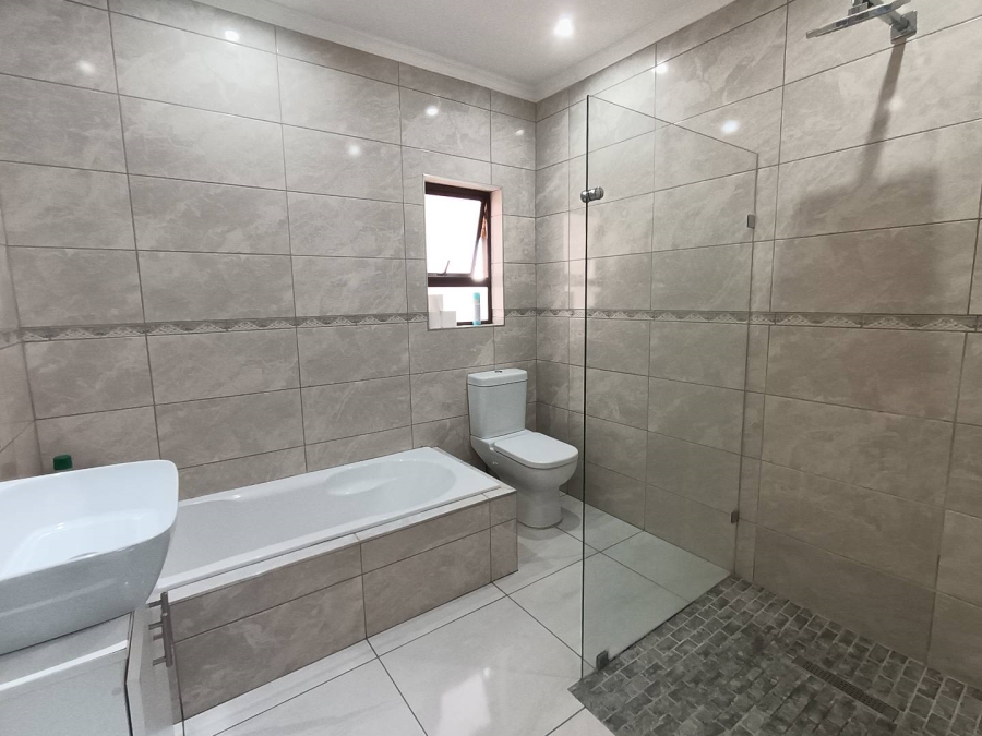 6 Bedroom Property for Sale in Brackendowns Gauteng