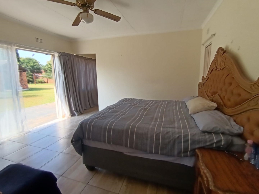 6 Bedroom Property for Sale in Brackendowns Gauteng