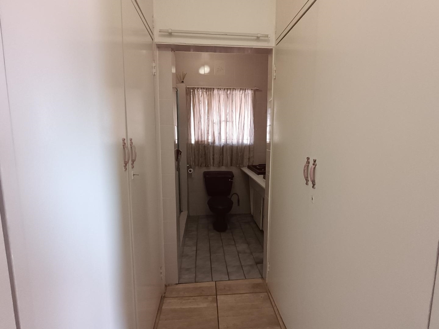 6 Bedroom Property for Sale in Brackendowns Gauteng