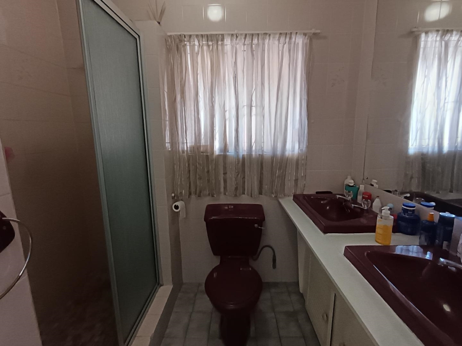 6 Bedroom Property for Sale in Brackendowns Gauteng