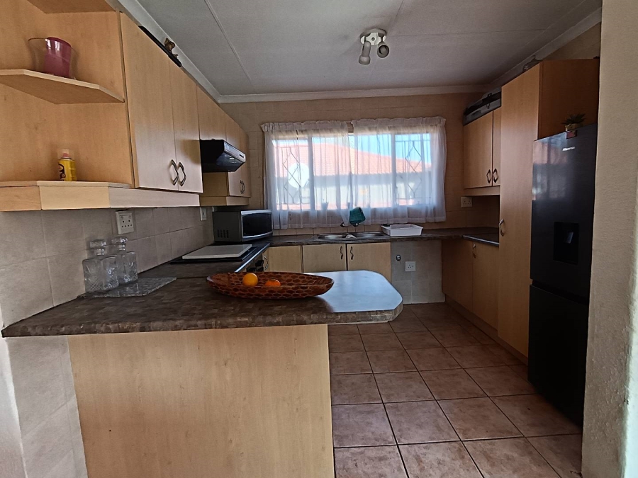 6 Bedroom Property for Sale in Brackendowns Gauteng