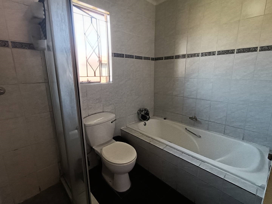 6 Bedroom Property for Sale in Brackendowns Gauteng