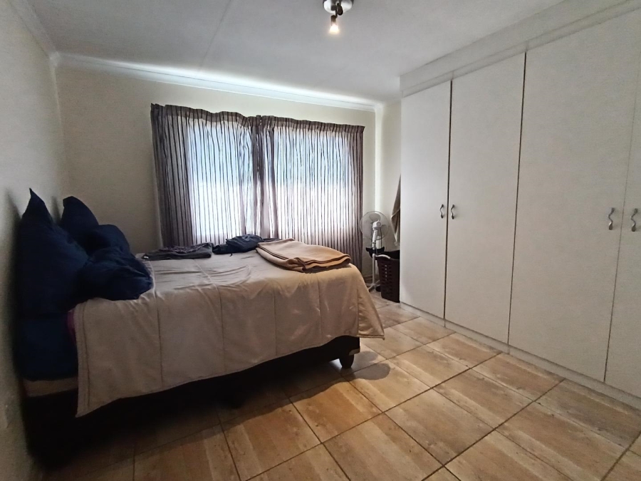 6 Bedroom Property for Sale in Brackendowns Gauteng