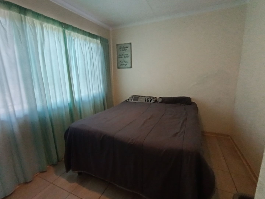 6 Bedroom Property for Sale in Brackendowns Gauteng