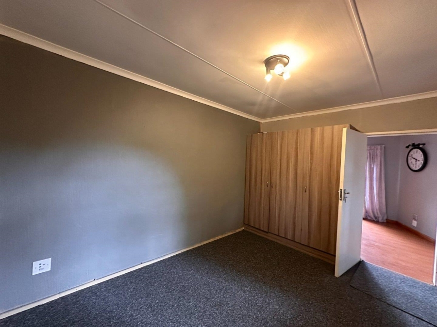 To Let 1 Bedroom Property for Rent in Weltevreden Park Gauteng