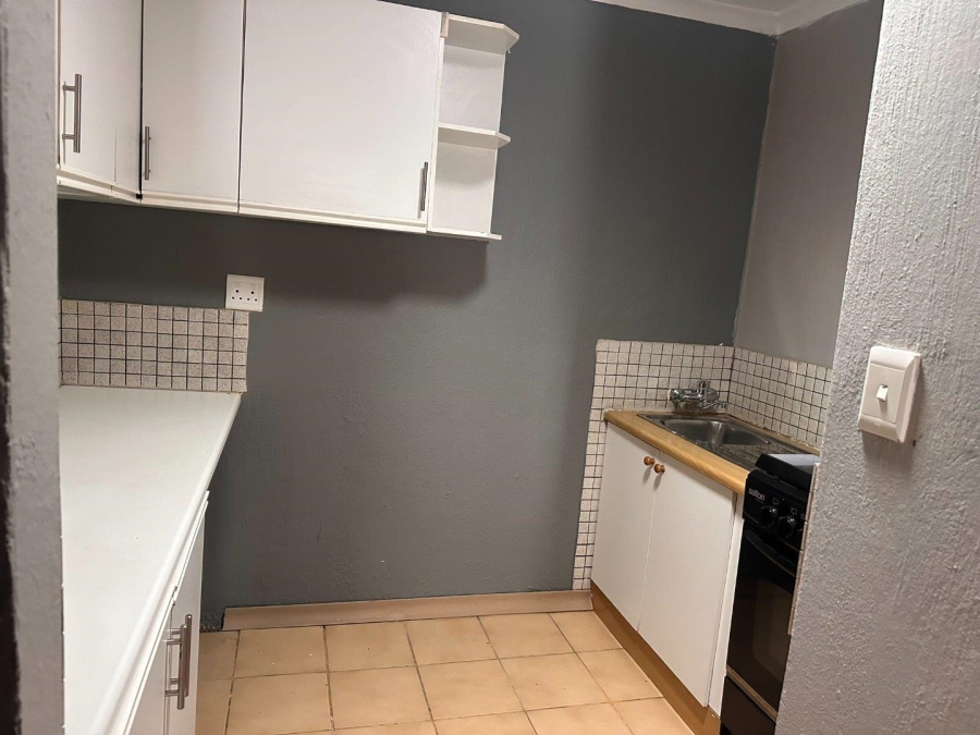 To Let 1 Bedroom Property for Rent in Weltevreden Park Gauteng