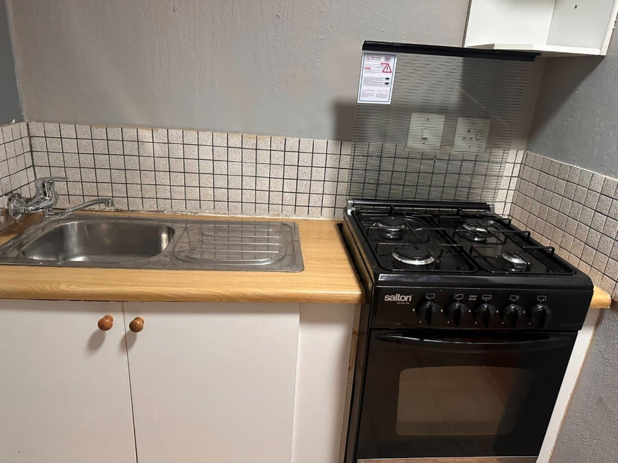 To Let 1 Bedroom Property for Rent in Weltevreden Park Gauteng