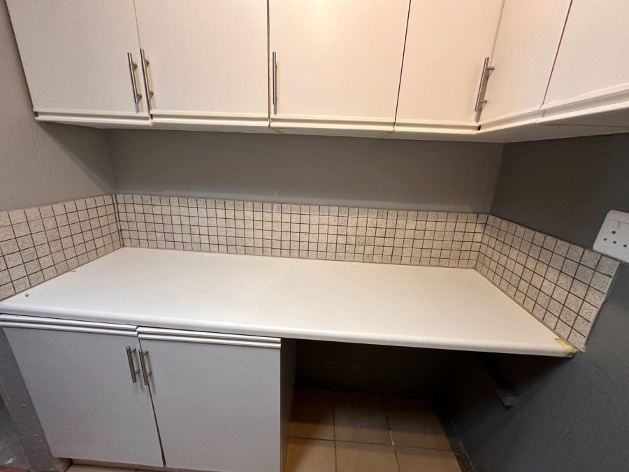 To Let 1 Bedroom Property for Rent in Weltevreden Park Gauteng