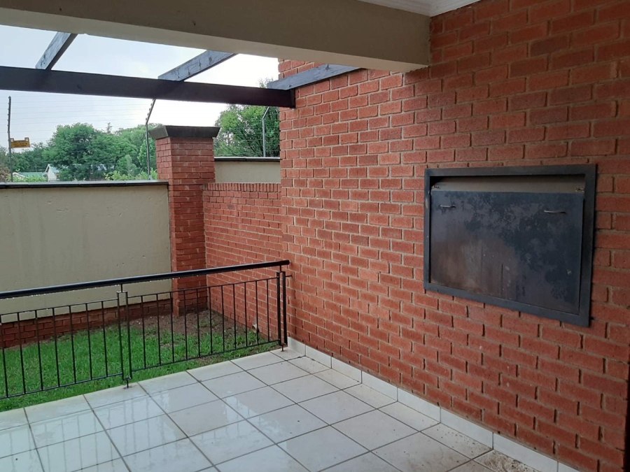To Let 2 Bedroom Property for Rent in Sunninghill Gauteng