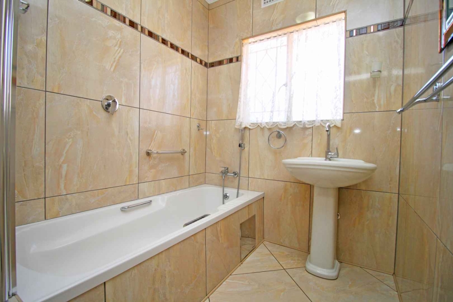 2 Bedroom Property for Sale in Greenhills Gauteng