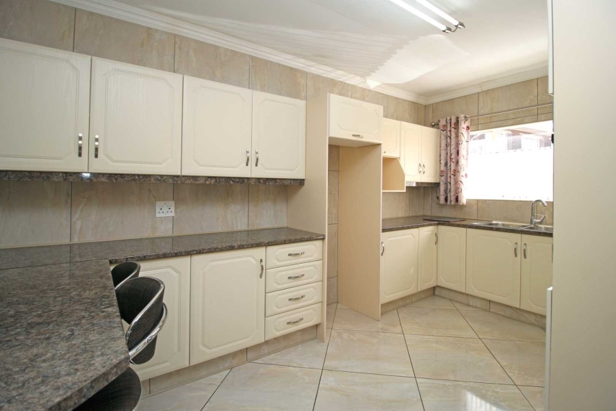 2 Bedroom Property for Sale in Greenhills Gauteng
