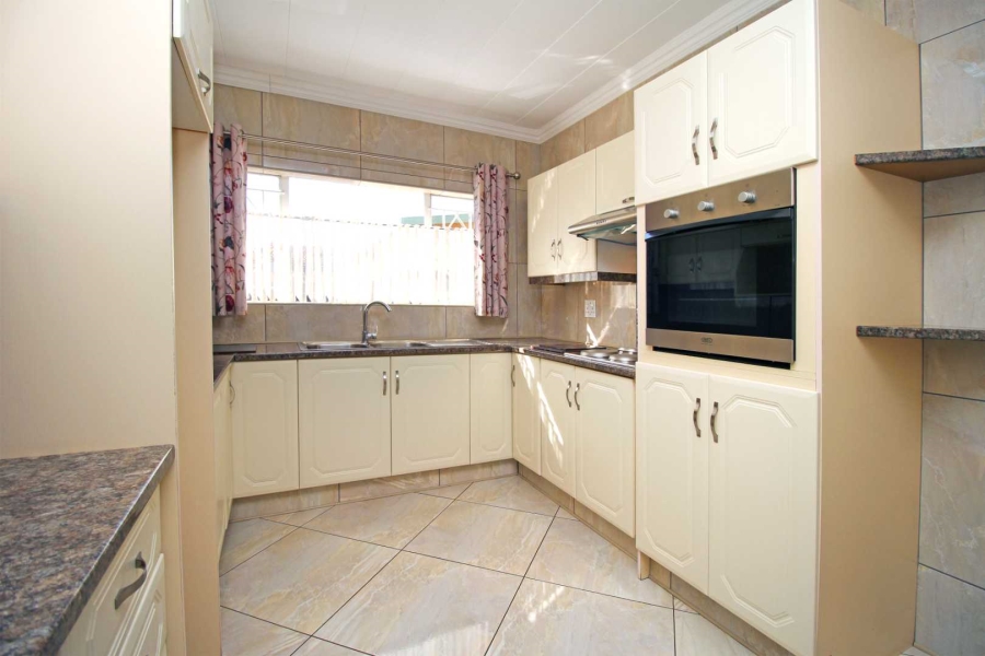 2 Bedroom Property for Sale in Greenhills Gauteng