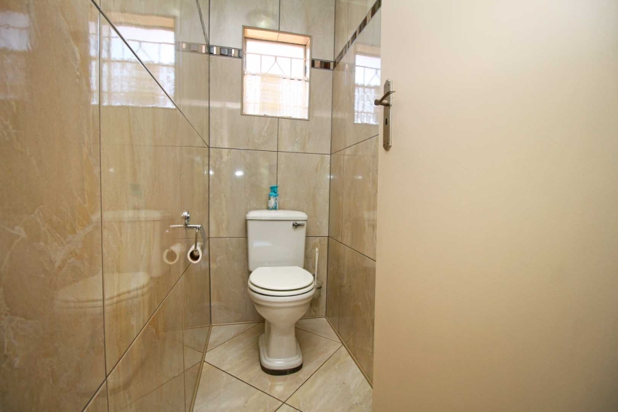 2 Bedroom Property for Sale in Greenhills Gauteng