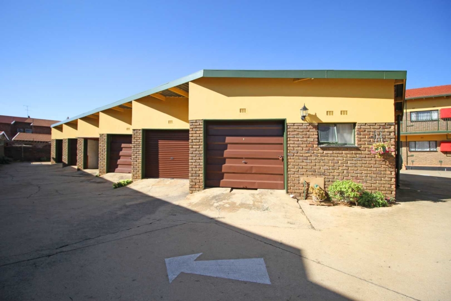 2 Bedroom Property for Sale in Greenhills Gauteng