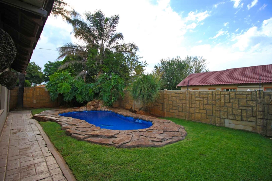 4 Bedroom Property for Sale in Randpoort Gauteng