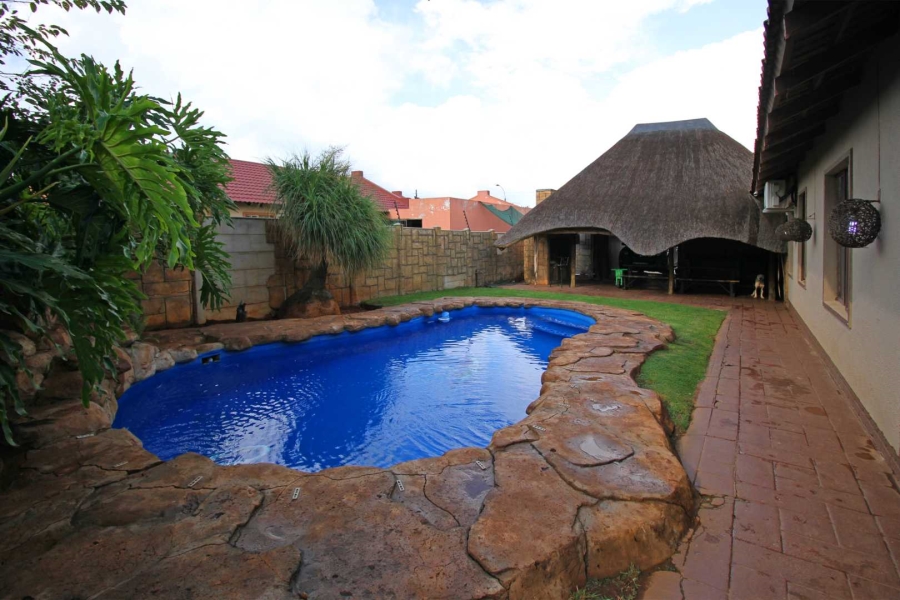 4 Bedroom Property for Sale in Randpoort Gauteng