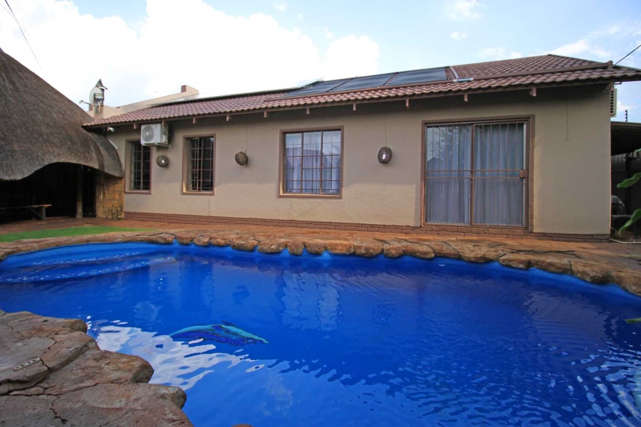 4 Bedroom Property for Sale in Randpoort Gauteng