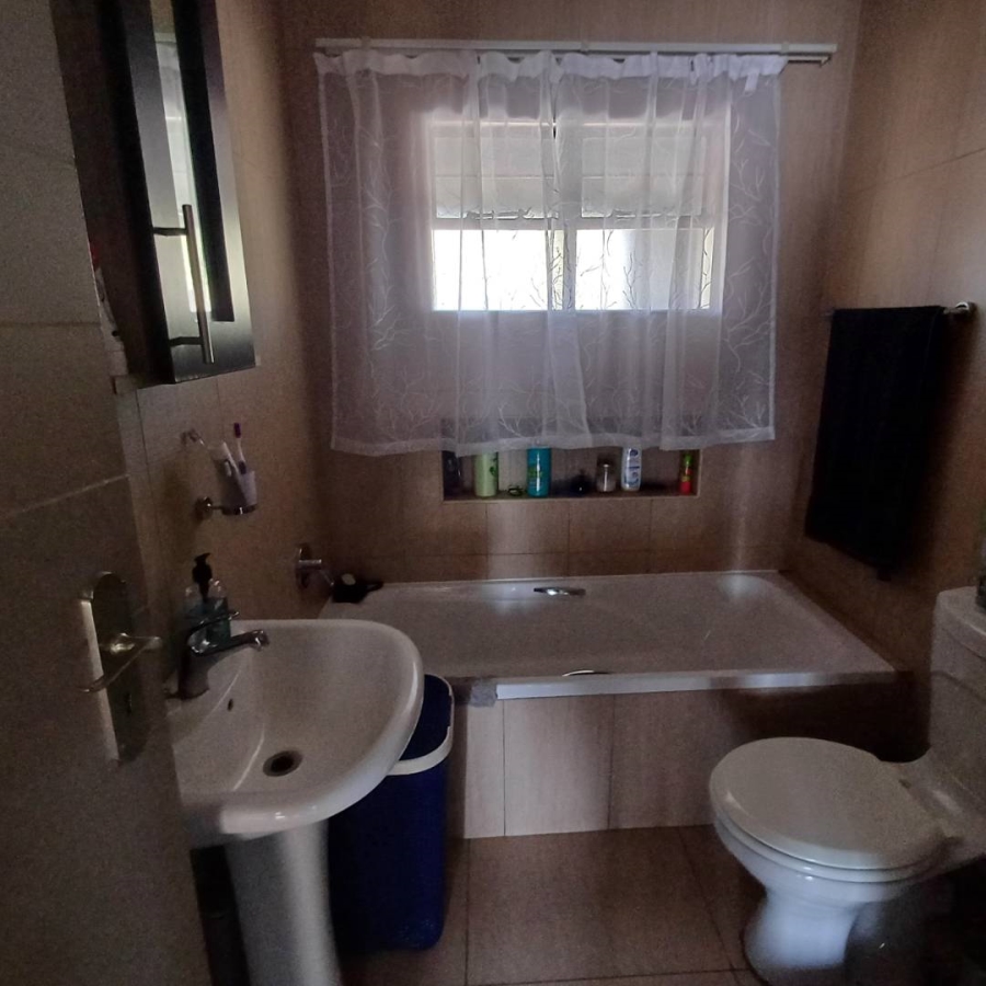 2 Bedroom Property for Sale in Moregloed Gauteng