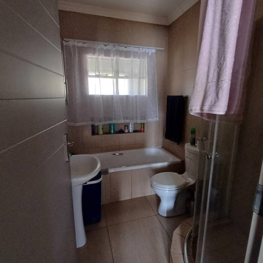 2 Bedroom Property for Sale in Moregloed Gauteng