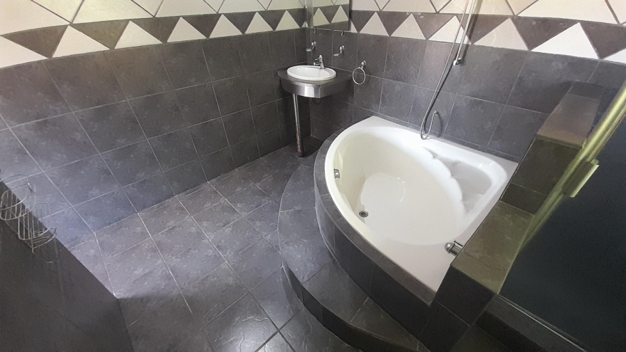 3 Bedroom Property for Sale in Glen Marais Gauteng