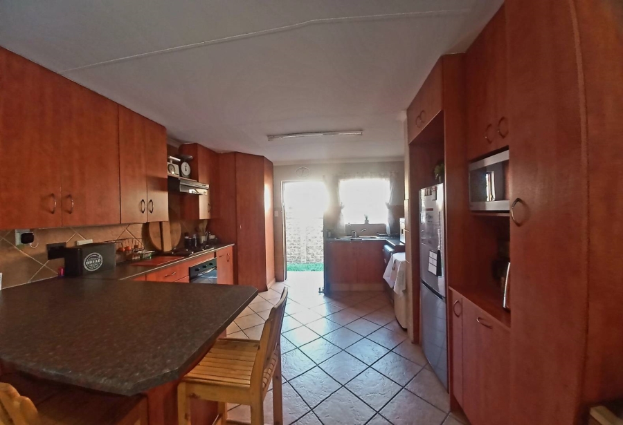 3 Bedroom Property for Sale in Bonaero Park Gauteng