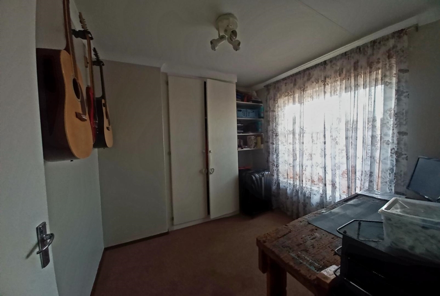 3 Bedroom Property for Sale in Bonaero Park Gauteng