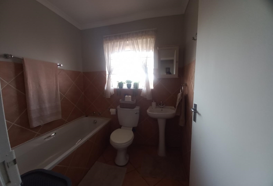 3 Bedroom Property for Sale in Bonaero Park Gauteng