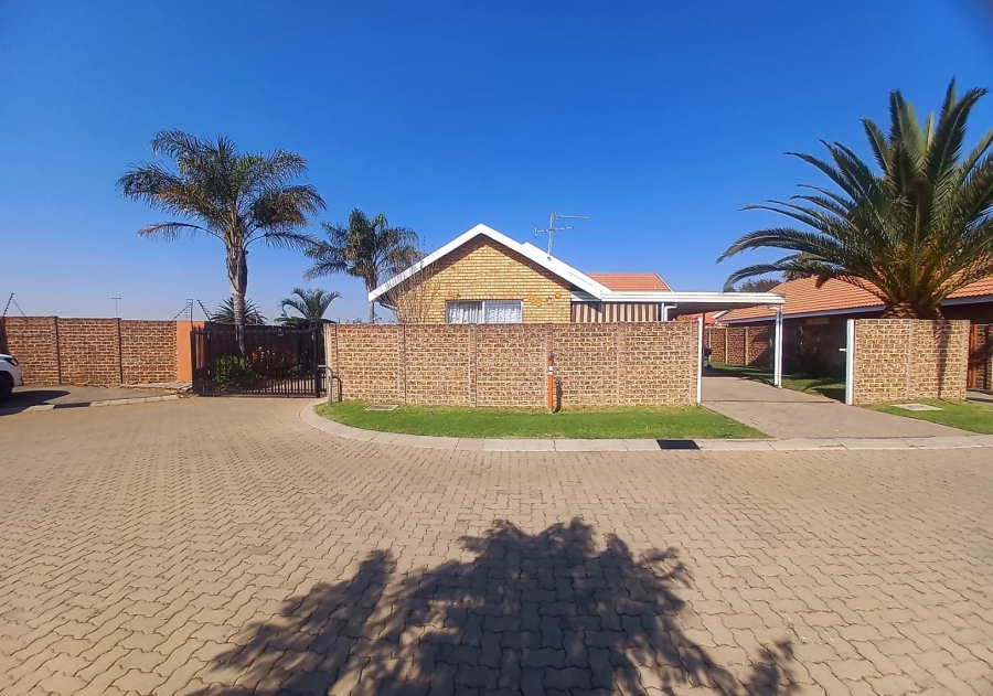 3 Bedroom Property for Sale in Bonaero Park Gauteng