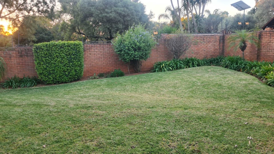 2 Bedroom Property for Sale in Faerie Glen Gauteng