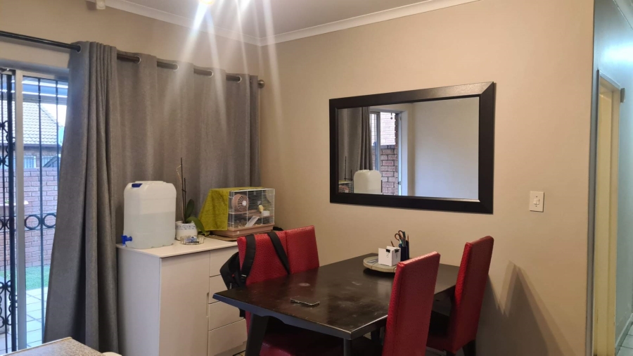 2 Bedroom Property for Sale in Faerie Glen Gauteng