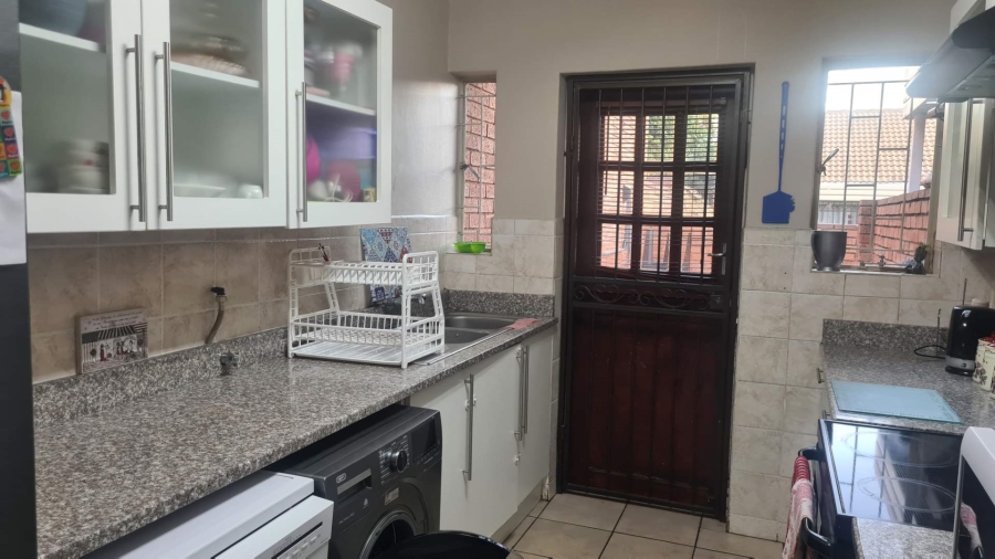 2 Bedroom Property for Sale in Faerie Glen Gauteng