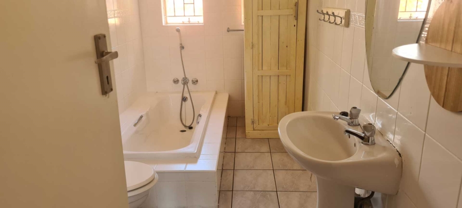 2 Bedroom Property for Sale in Faerie Glen Gauteng