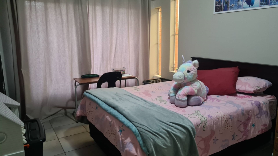 2 Bedroom Property for Sale in Faerie Glen Gauteng