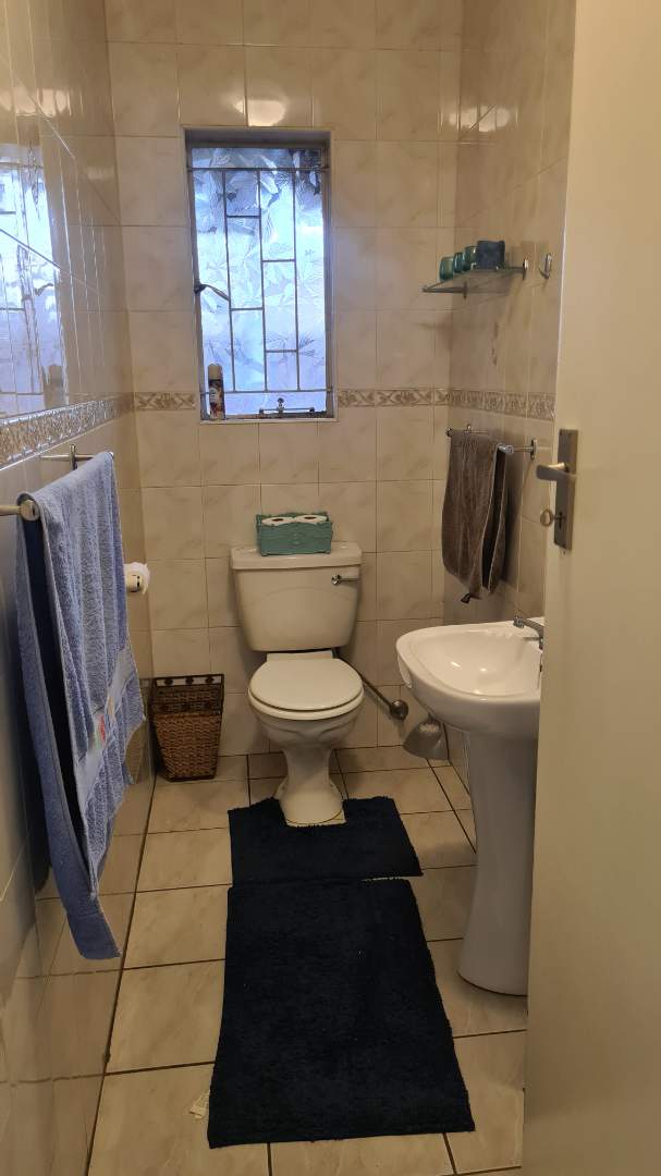 2 Bedroom Property for Sale in Faerie Glen Gauteng