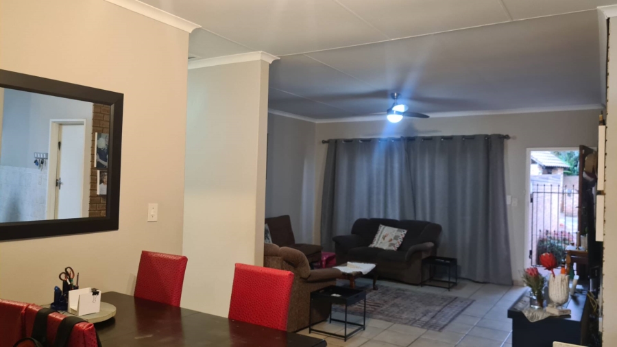 2 Bedroom Property for Sale in Faerie Glen Gauteng