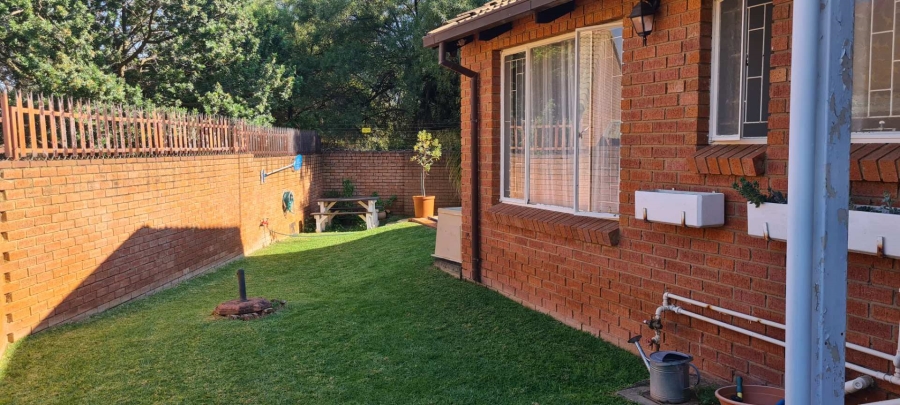 2 Bedroom Property for Sale in Faerie Glen Gauteng