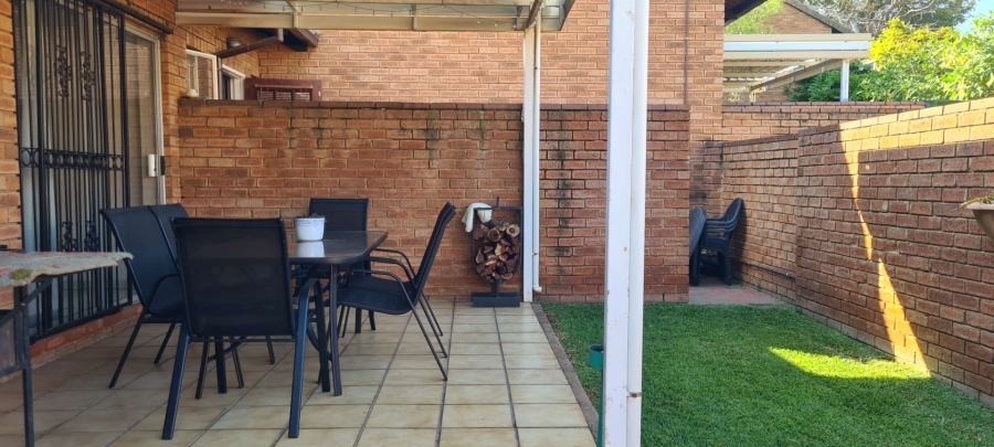 2 Bedroom Property for Sale in Faerie Glen Gauteng