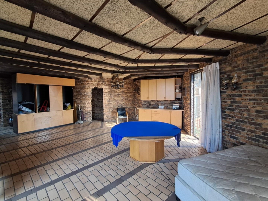 4 Bedroom Property for Sale in Glenvista Gauteng