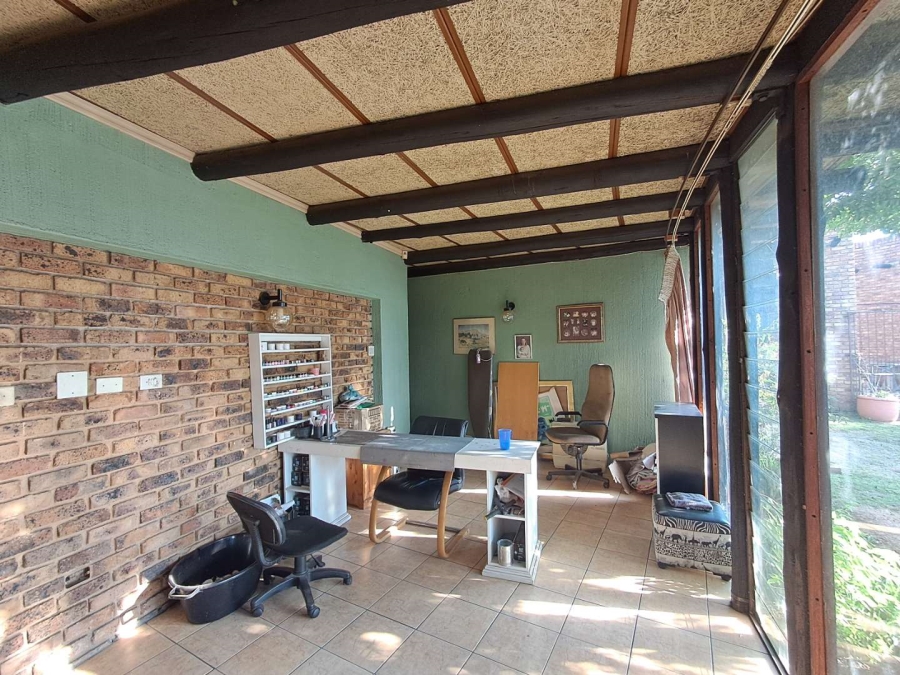 4 Bedroom Property for Sale in Glenvista Gauteng