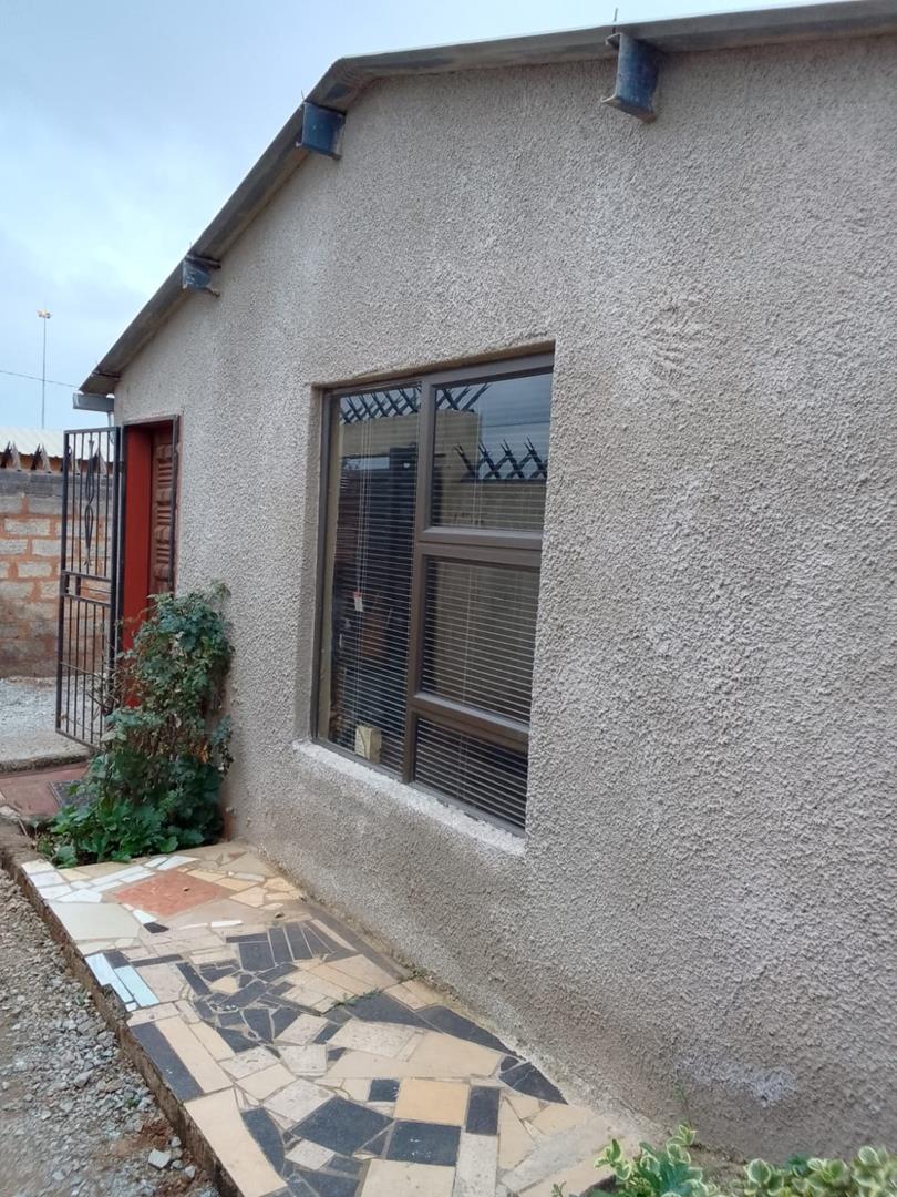 6 Bedroom Property for Sale in Thulani Gauteng